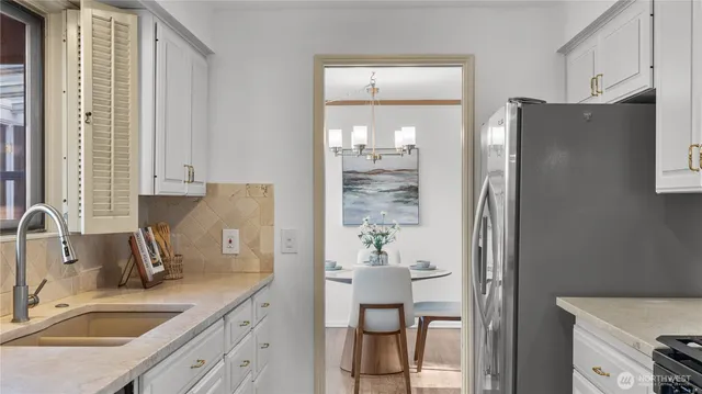 $3,388,000 | 2404 79th Avenue Northeast, Medina, WA 98039