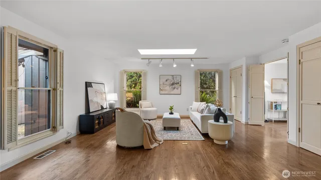 $3,388,000 | 2404 79th Avenue Northeast, Medina, WA 98039