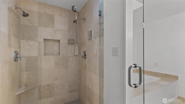 $3,388,000 | 2404 79th Avenue Northeast, Medina, WA 98039