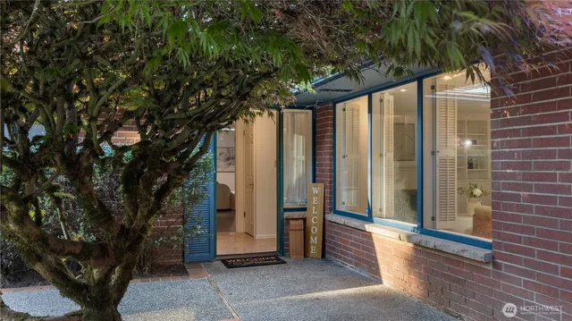 $3,388,000 | 2404 79th Avenue Northeast, Medina, WA 98039