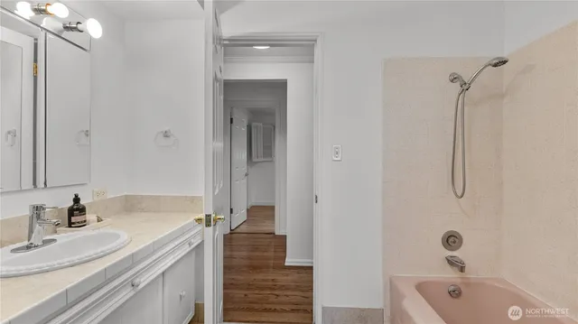 $3,388,000 | 2404 79th Avenue Northeast, Medina, WA 98039