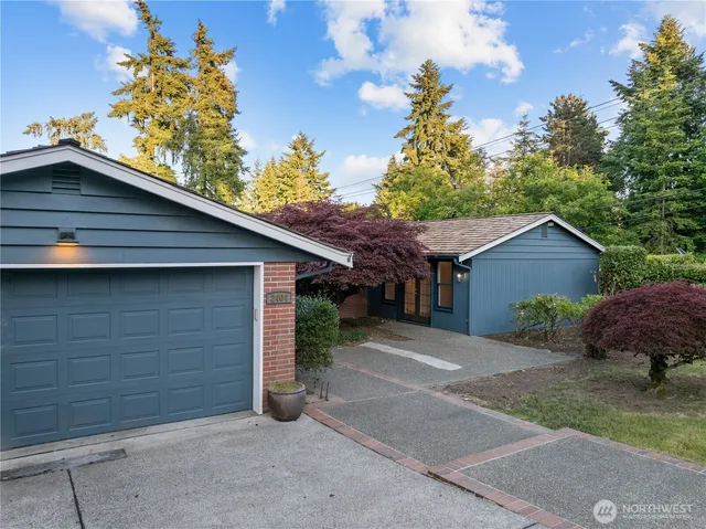 $3,388,000 | 2404 79th Avenue Northeast, Medina, WA 98039