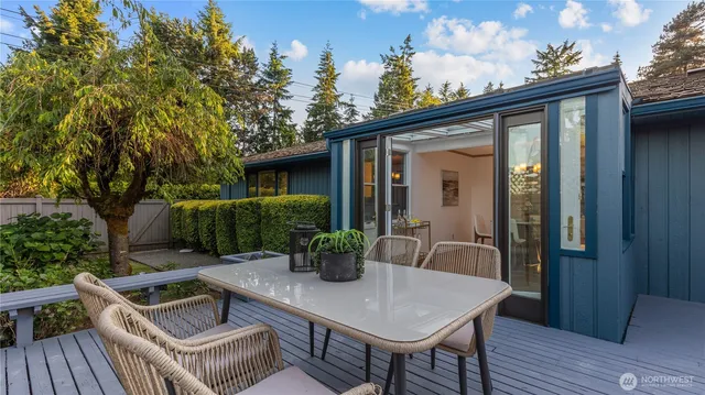 $3,388,000 | 2404 79th Avenue Northeast, Medina, WA 98039