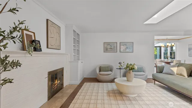 $3,388,000 | 2404 79th Avenue Northeast, Medina, WA 98039