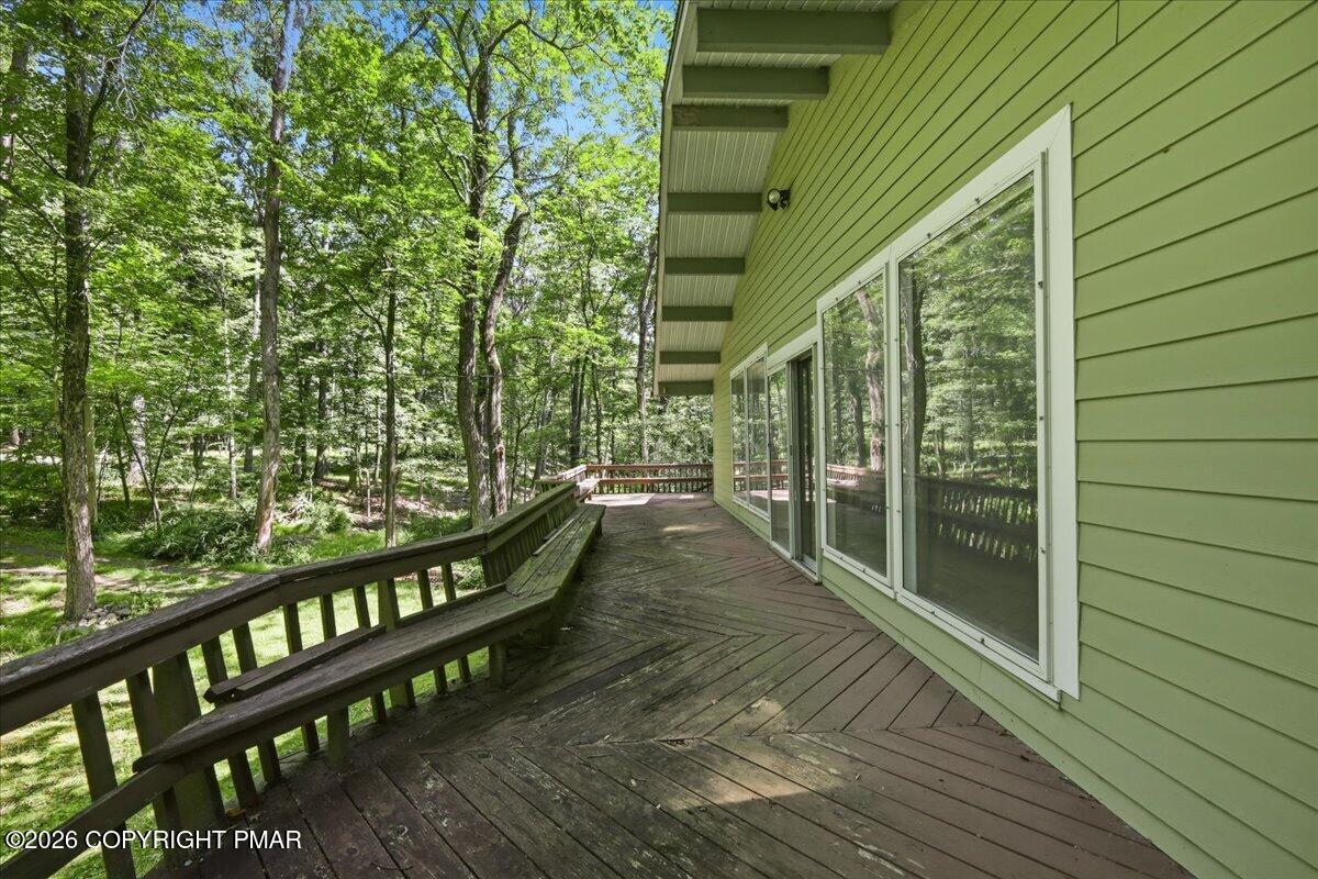 166 Pheasant Run Bushkill, PA 18324 - Photo 6 of 37 10-Photo-9