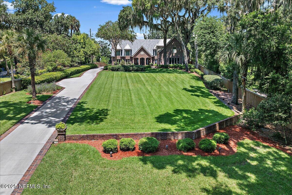 a view of a back yard of the house