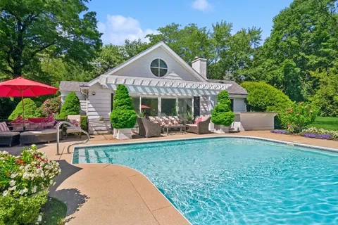 $2,250,000 | Undisclosed Address, North Barrington, IL 60010