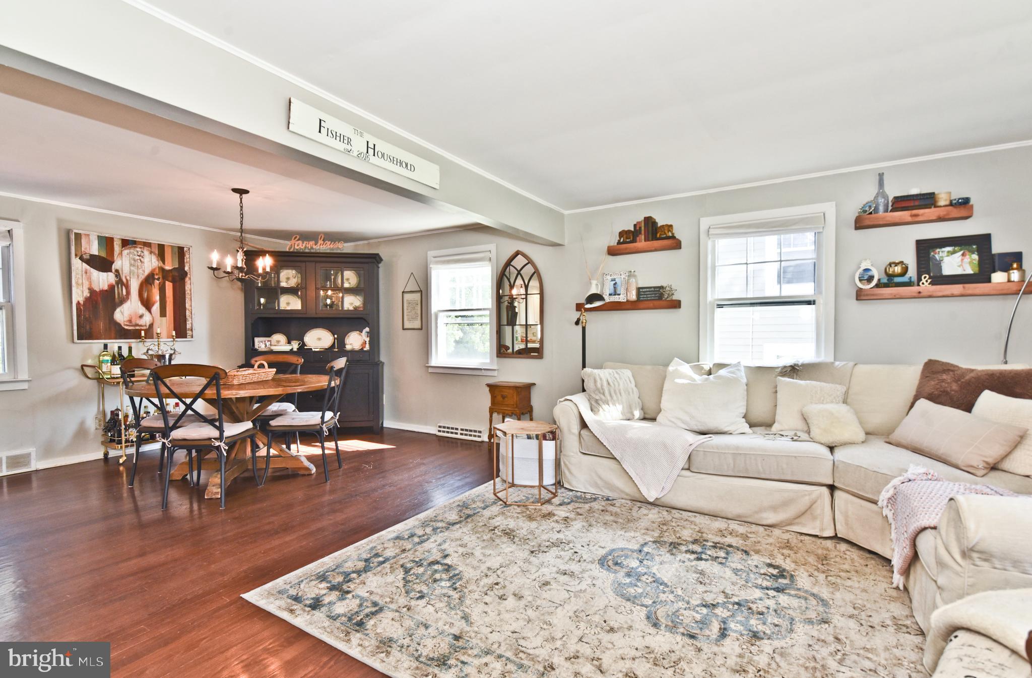 132 Roxboro Road Trenton, NJ 08648 - Photo 3 of 25 Living and dining combo area