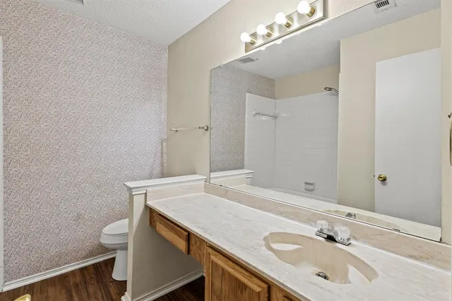 $2,100 | 5209 Livermore Drive, Arlington, TX 76017