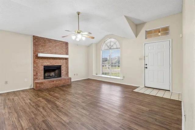 $2,100 | 5209 Livermore Drive, Arlington, TX 76017