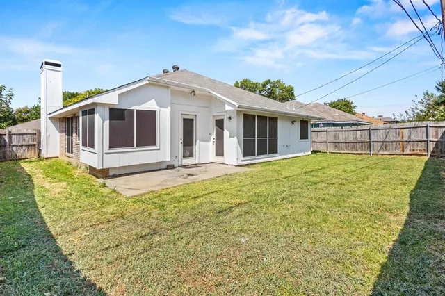 $2,100 | 5209 Livermore Drive, Arlington, TX 76017