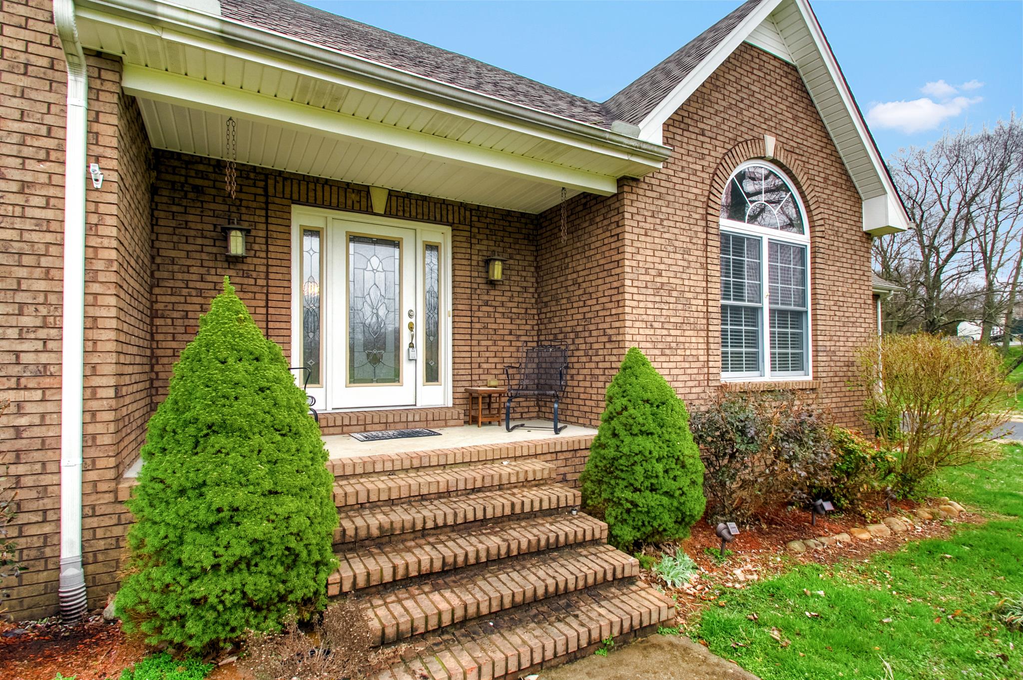 2735 Derby Run Road Springfield, TN 37172 - Photo 2 of 25 a front view of a house with a garden
