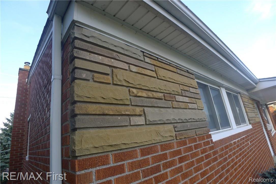 19411 Stephens Road Eastpointe, MI 48021 - Photo 46 of 48 Sandstone brick accents.