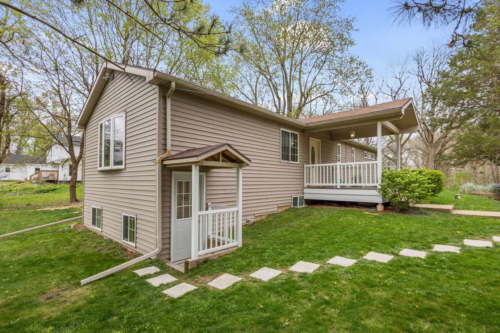 7134 North Bull Creek Road Grant Park, IL 60940 - Photo 1 of 46 a view of a house with a yard