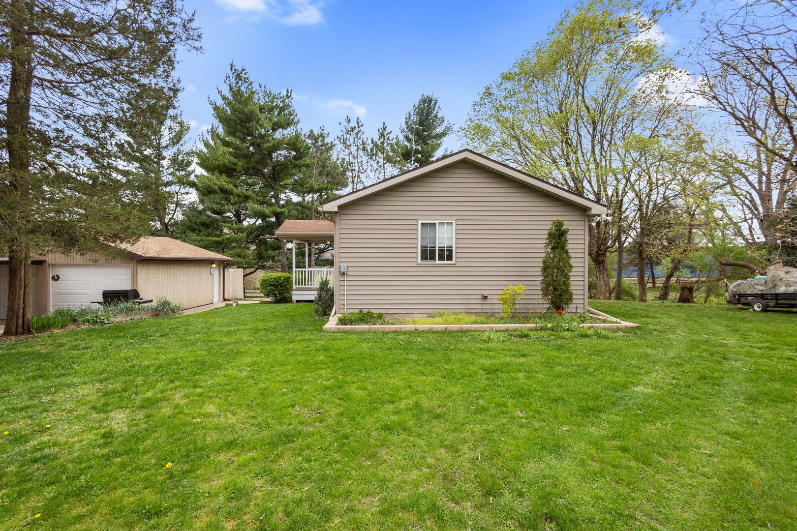 7134 North Bull Creek Road Grant Park, IL 60940 - Photo 11 of 46 a house that is sitting in the grass