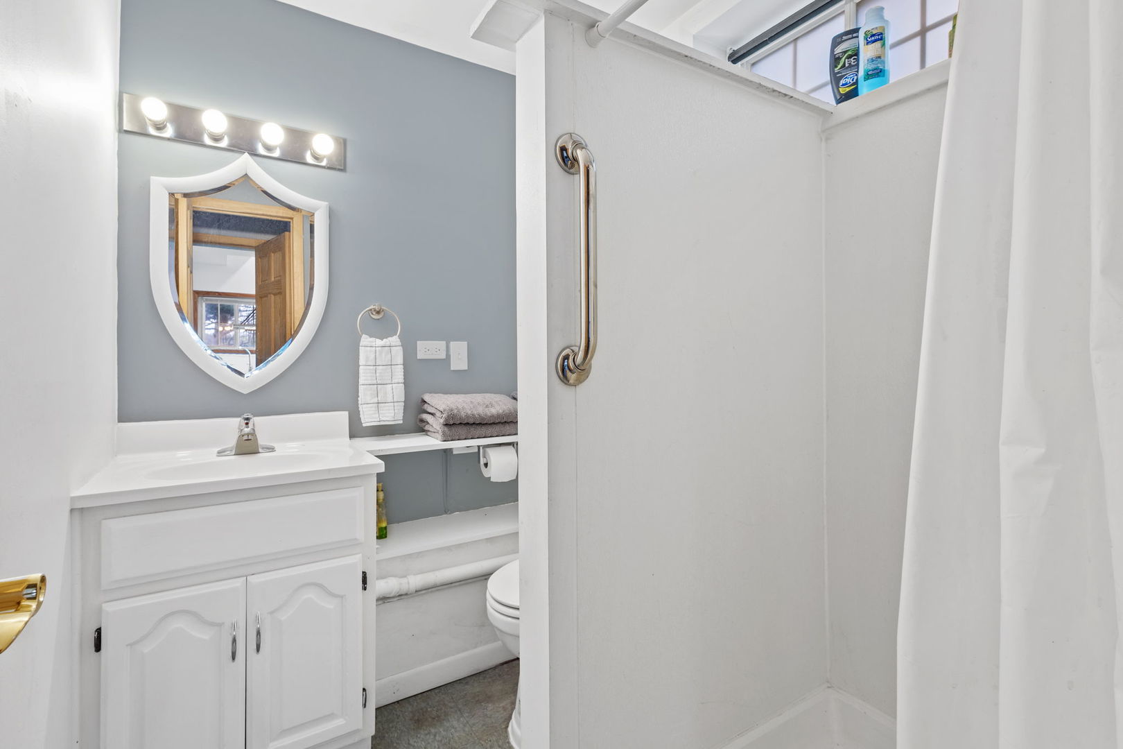 7134 North Bull Creek Road Grant Park, IL 60940 - Photo 44 of 46 a bathroom with a toilet a sink and a mirror