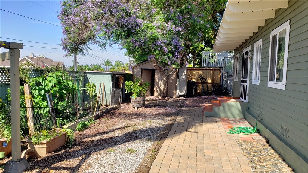 207 Knoll Road Vista, CA 92083 - Photo 12 of 25 Gallery Image 12