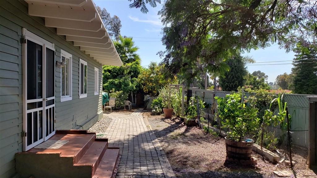 207 Knoll Road Vista, CA 92083 - Photo 16 of 25 Gallery Image 16