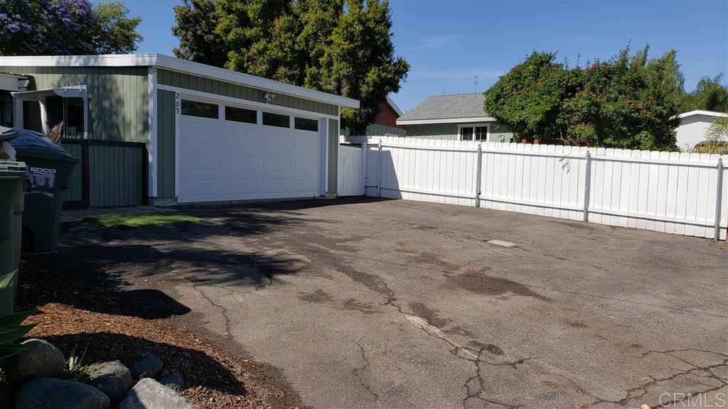 207 Knoll Road Vista, CA 92083 - Photo 3 of 25 Gallery Image 3