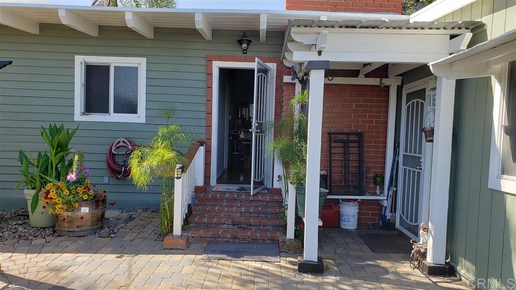 207 Knoll Road Vista, CA 92083 - Photo 4 of 25 Gallery Image 4