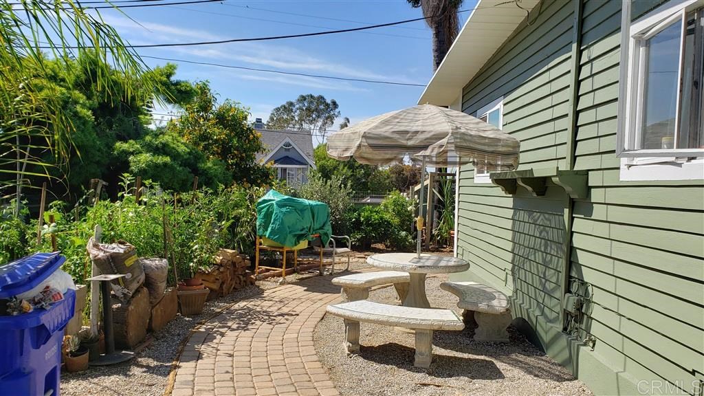207 Knoll Road Vista, CA 92083 - Photo 9 of 25 Gallery Image 9