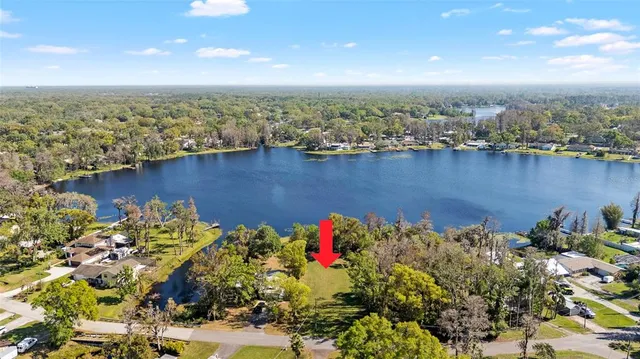 $375,000 | 18703 Lakeshore Drive, Lutz, FL 33549
