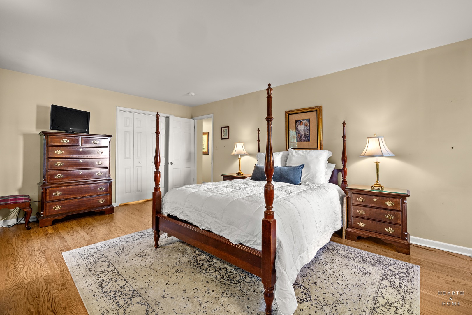 315 Old Mill Road Barrington, IL 60010 - Photo 22 of 37 a bed room with a bed and a television