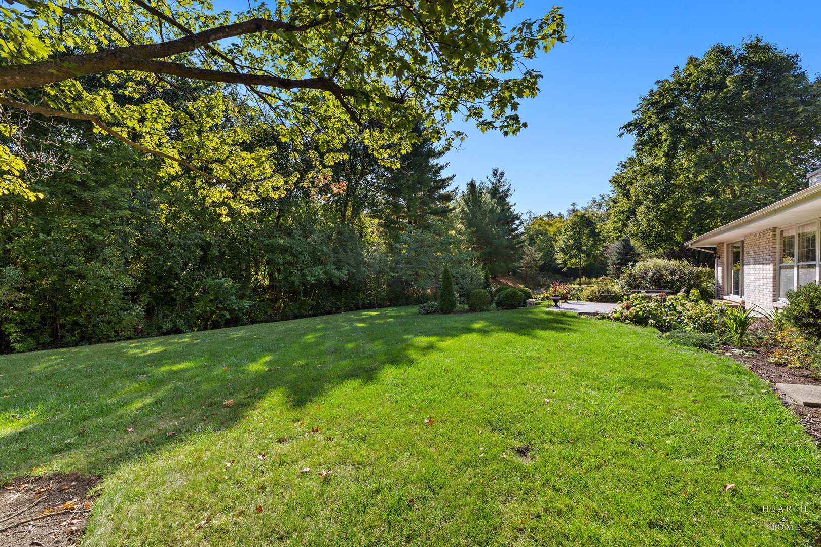315 Old Mill Road Barrington, IL 60010 - Photo 30 of 37 a view of a backyard with a garden