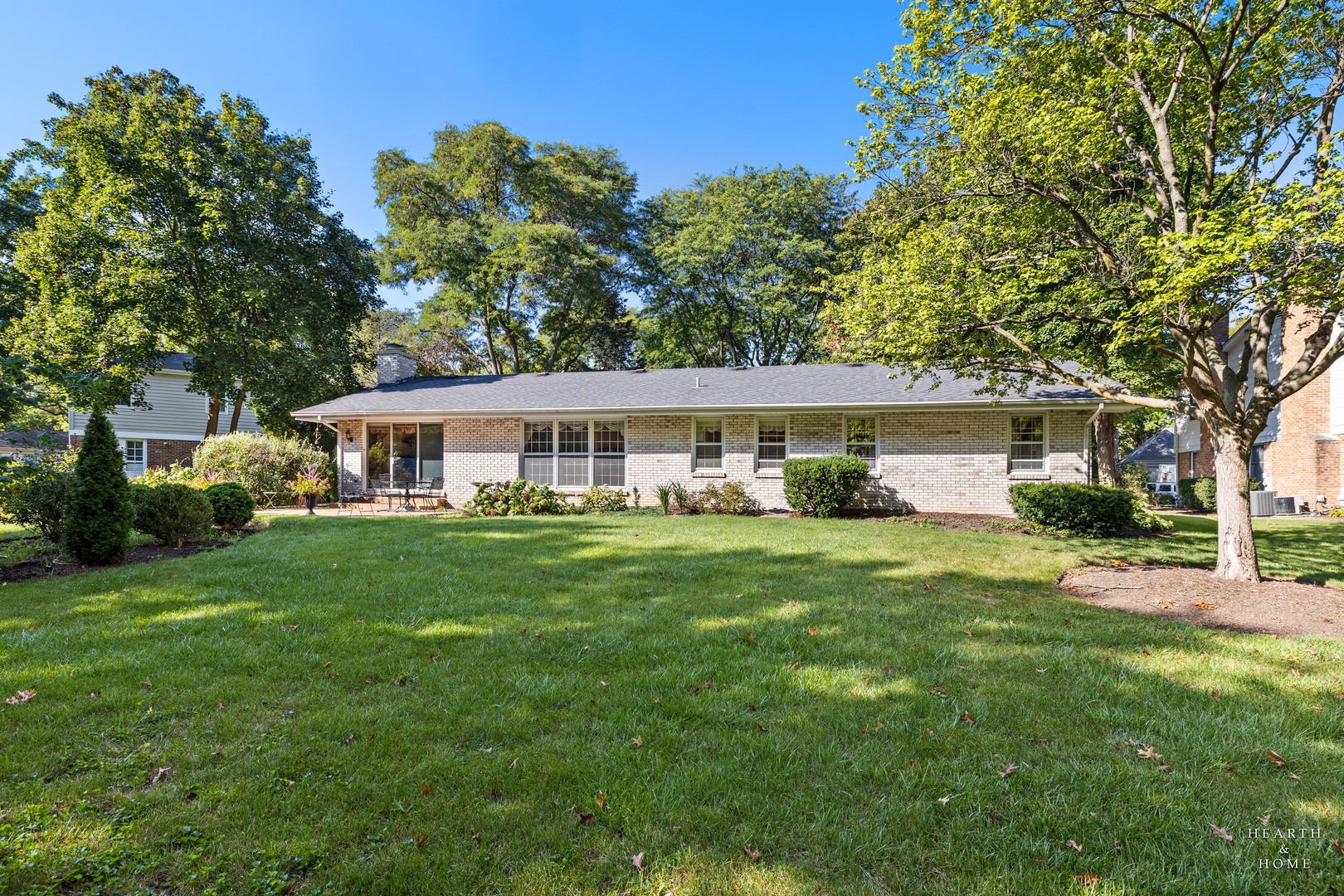 315 Old Mill Road Barrington, IL 60010 - Photo 33 of 37 a front view of a house with a garden
