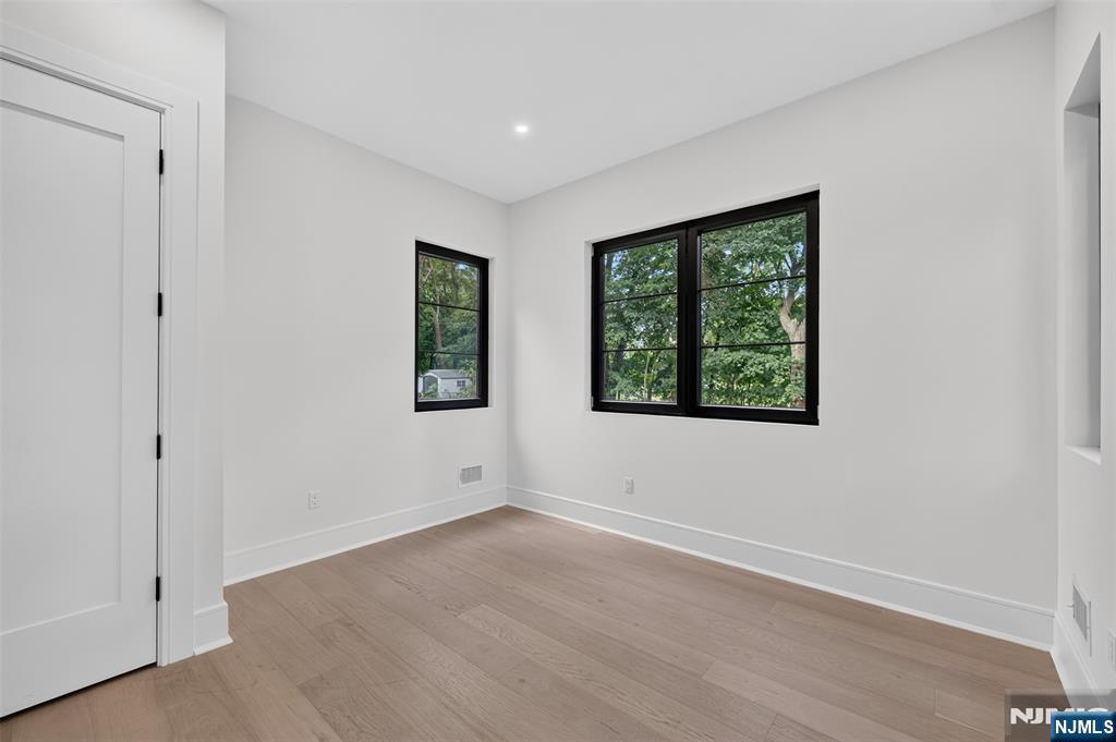 134 Morningside Road Paramus, NJ 07652 - Photo 20 of 47 Gallery Image 20