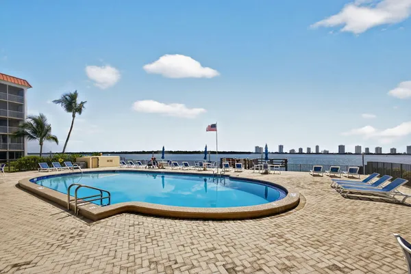 $3,500 | 105 Paradise Harbour Boulevard, Unit 501, North Palm Beach, FL 33408