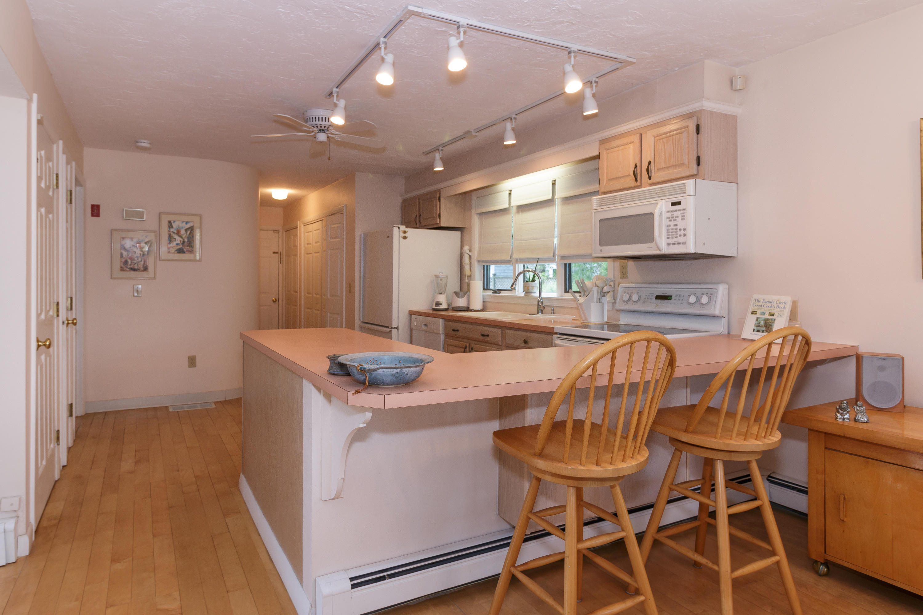 40 Rivers End Road East Falmouth, MA 02536 - Photo 11 of 24 LARGE LIVING AREA