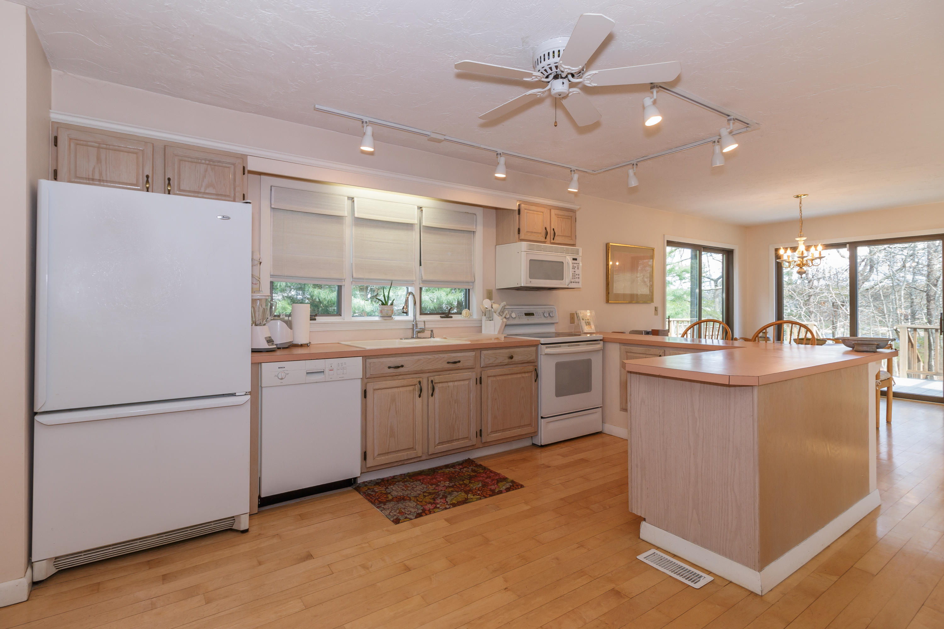 40 Rivers End Road East Falmouth, MA 02536 - Photo 10 of 24 LARGE LIVING AREA