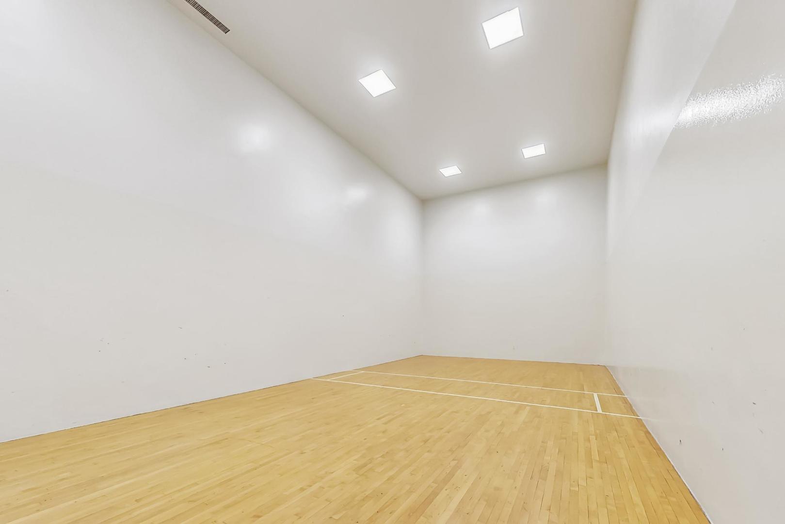 5415 North Sheridan Road, Unit 3203 Chicago, IL 60640 - Photo 18 of 20 a view of empty room