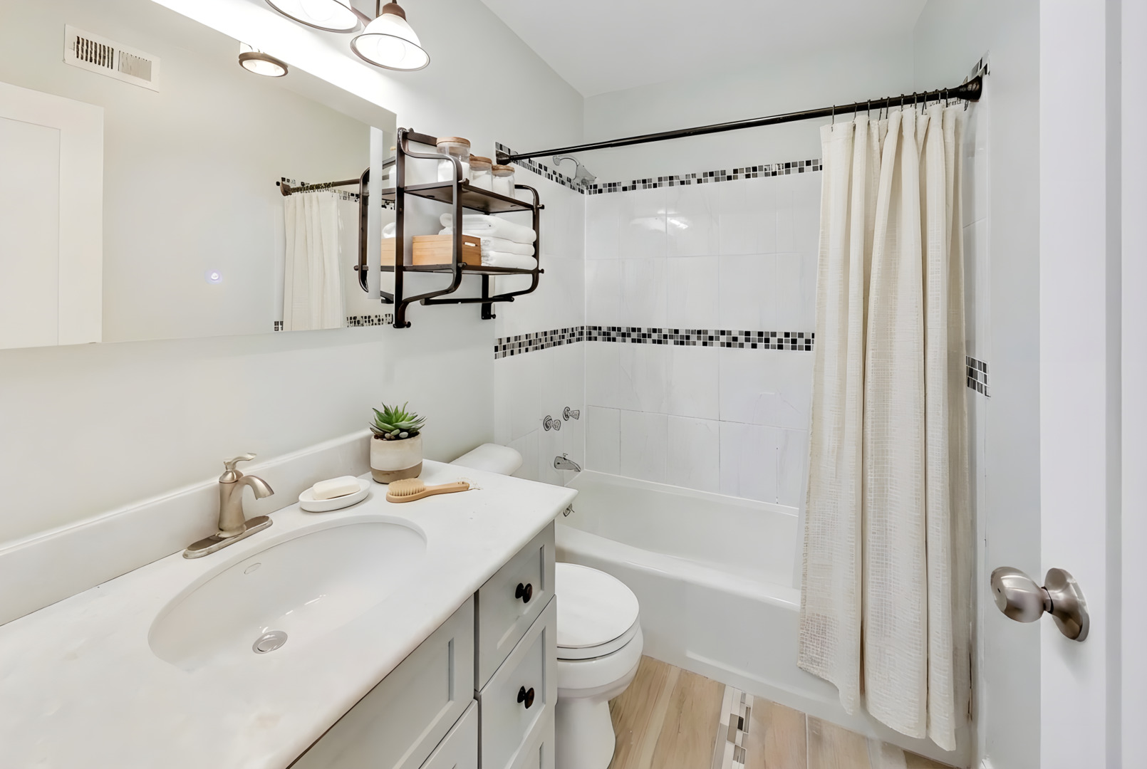 5415 North Sheridan Road, Unit 3203 Chicago, IL 60640 - Photo 9 of 20 a bathroom with a sink toilet and shower