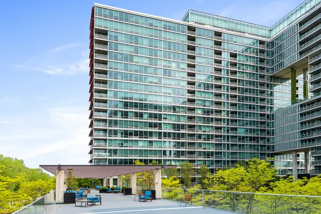 $4,300 | 9725 Woods Drive, Unit 802, Skokie, IL 60077