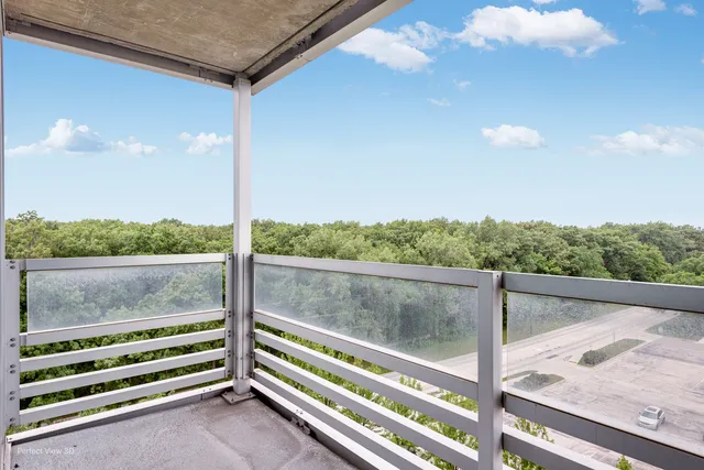 $4,300 | 9725 Woods Drive, Unit 802, Skokie, IL 60077