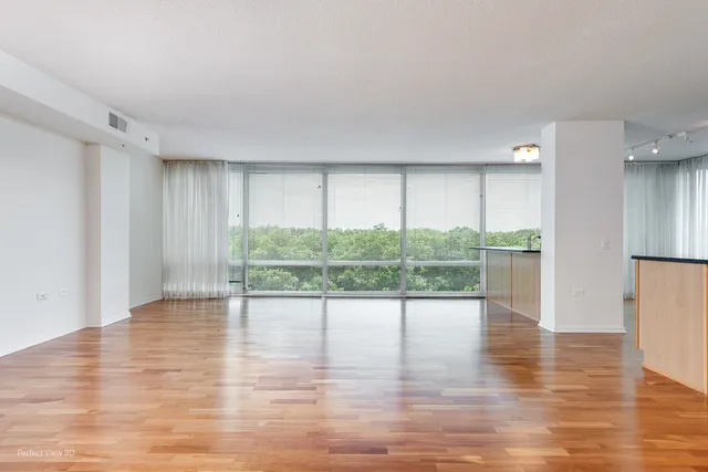 $4,300 | 9725 Woods Drive, Unit 802, Skokie, IL 60077