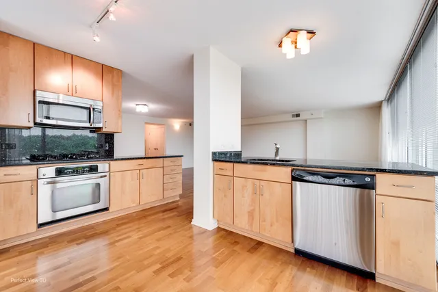 $4,300 | 9725 Woods Drive, Unit 802, Skokie, IL 60077