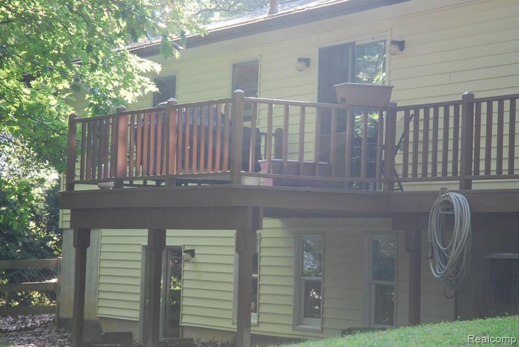 3765 Curdy Road Howell, MI 48855 - Photo 29 of 38 Rear deck