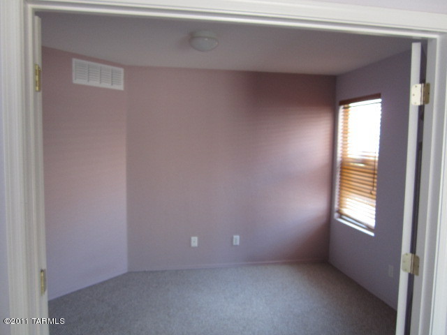 8429 East Sarnoff Ridge Loop Tucson, AZ 85710 - Photo 7 of 18