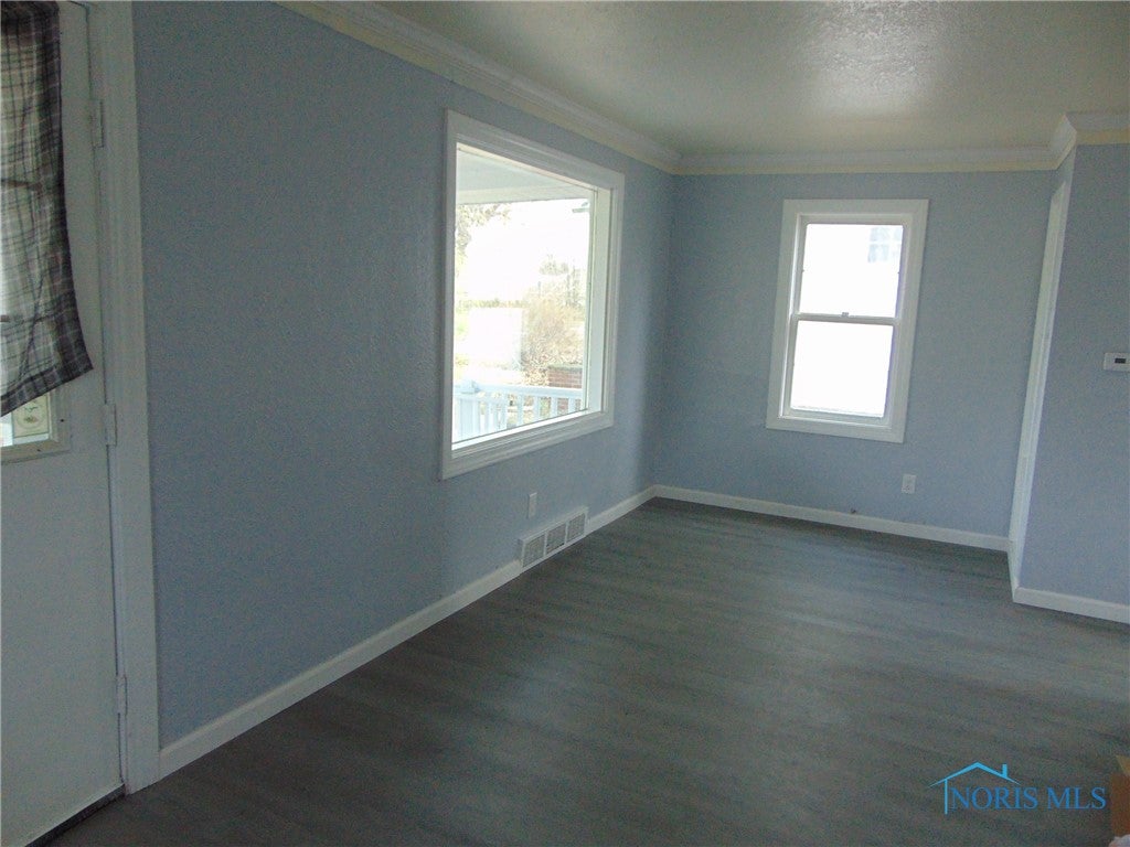 5013 Brandon Road Toledo, OH 43615 - Photo 7 of 14 Living Room has tons of natural light