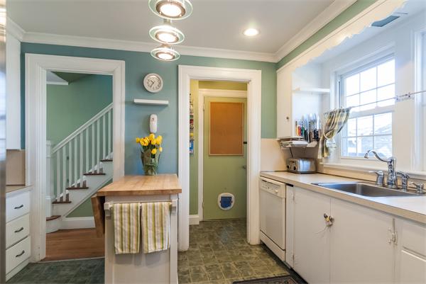 8 Brewster Road Framingham, MA 01702 - Photo 5 of 19 Gallery Image 5
