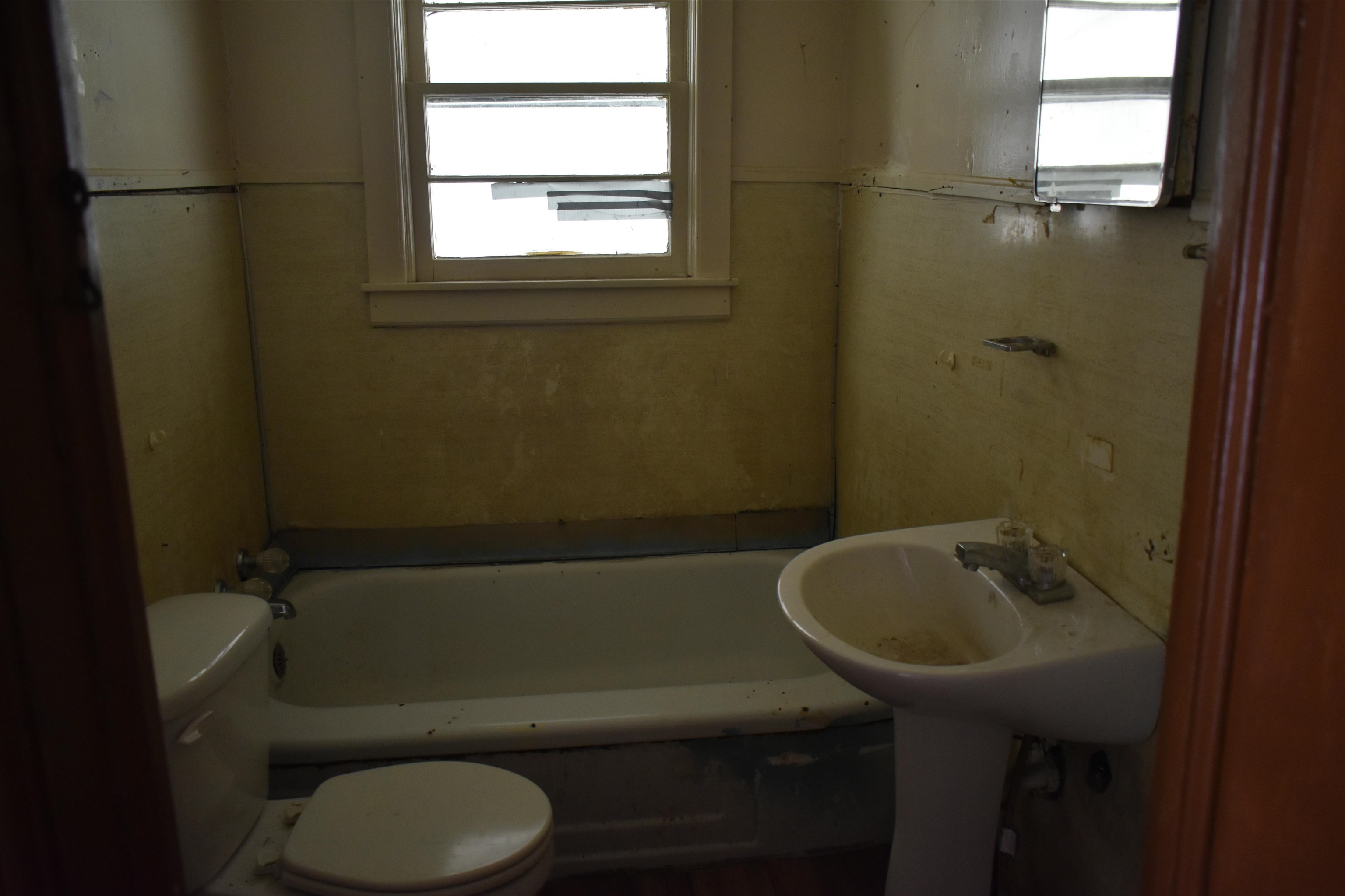 1600 Sticky Ridge Road Reagan, TN 38368 - Photo 14 of 17 a bathroom with a sink and a bathtub