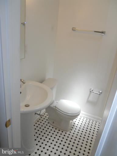 506 Coventry Road Baltimore, MD 21229 - Photo 13 of 19 Bath