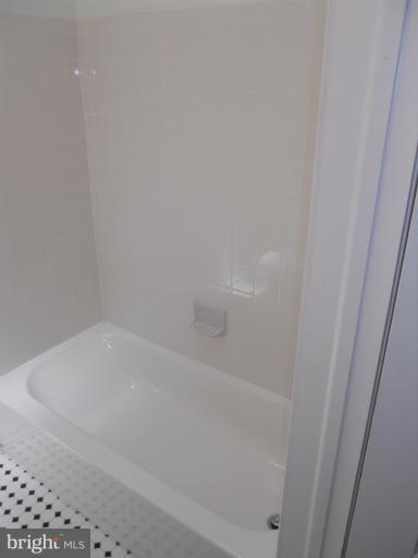 506 Coventry Road Baltimore, MD 21229 - Photo 16 of 19 Bath