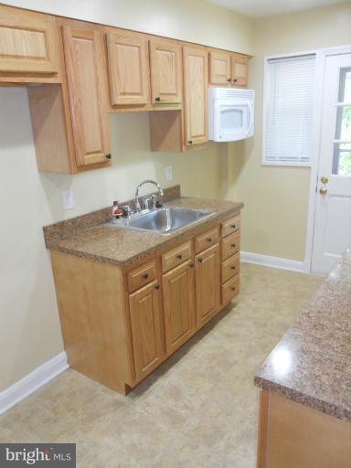 506 Coventry Road Baltimore, MD 21229 - Photo 3 of 19 Kitchen
