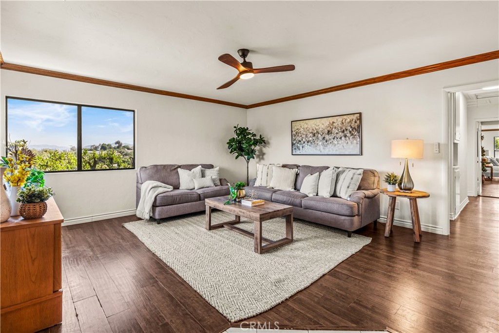 8841 Gardena Way Lakeside, CA 92040 - Photo 17 of 41 Large living with sunset views
