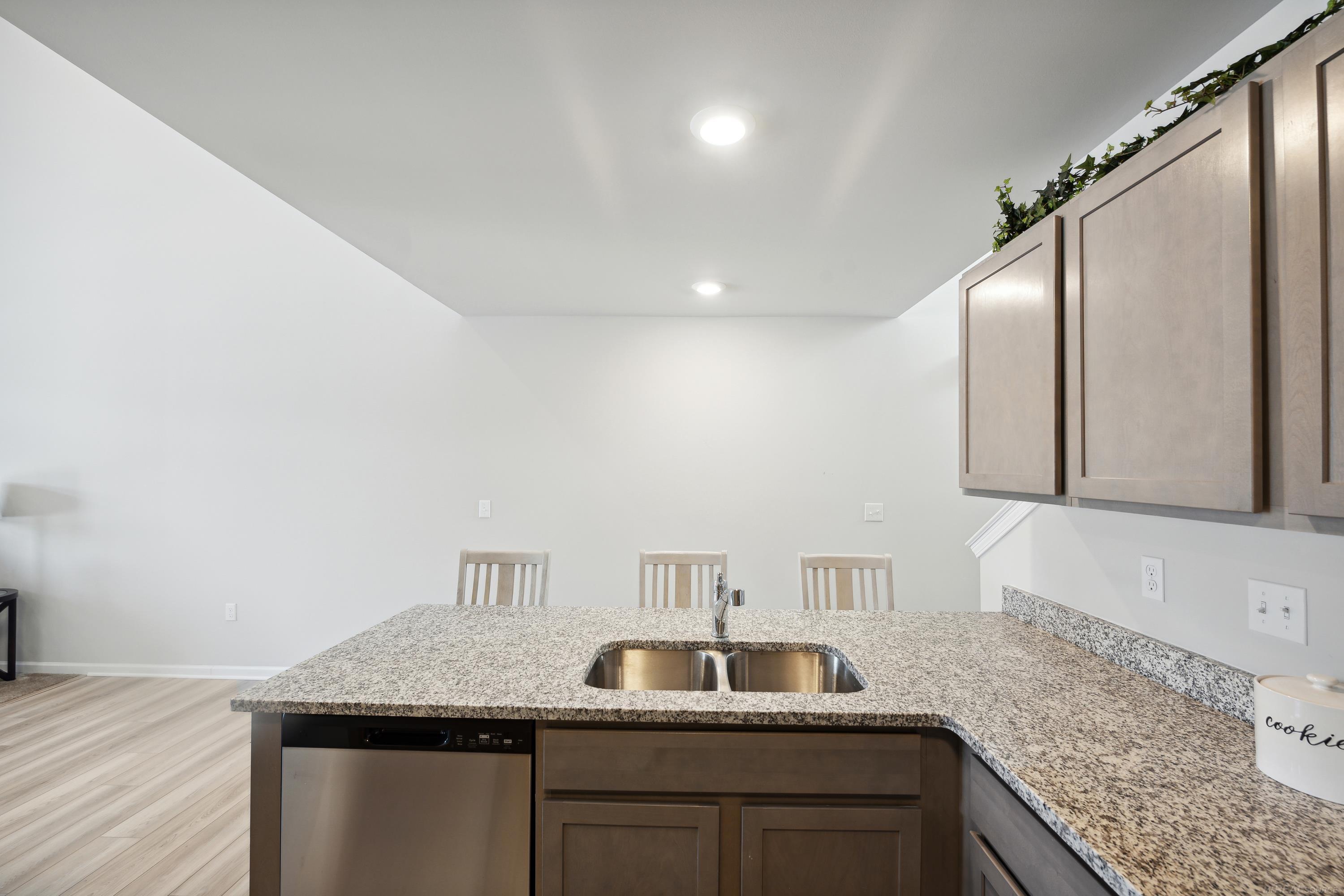 9921 Ridge Run Street Howell, MI 48855 - Photo 10 of 33 Kitchen
