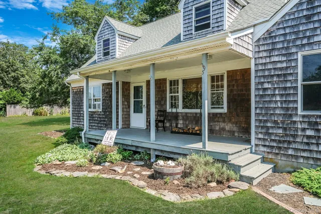 a view of a house with a backyard